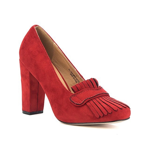 Red Fringe Curved Toe Pump - Picture 3 of 6